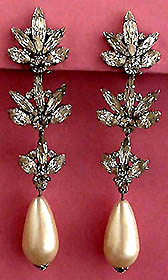 a beautiful vintage costume jewelry Juliana earrings unsigned
