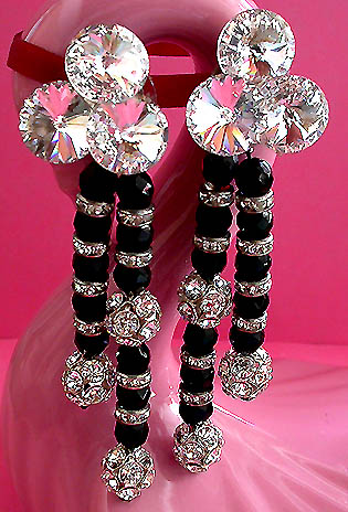 a beautiful VINTAGE COSTUME ESTATE ANTIQUE JEWELRY EARRINGS unsigned