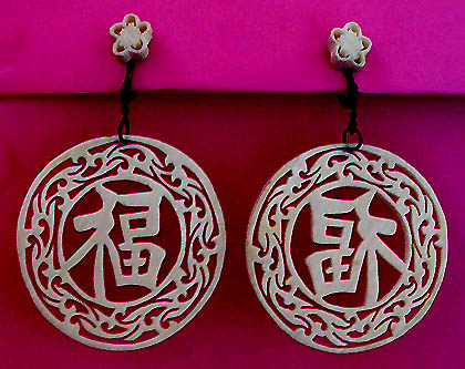 a beautiful VINTAGE COSTUME ESTATE ANTIQUE JEWELRY EARRINGS unsigned