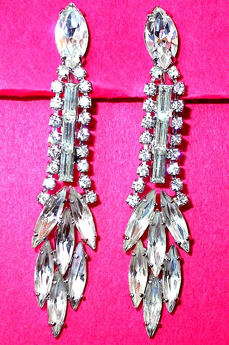 a beautiful VINTAGE COSTUME ESTATE ANTIQUE JEWELRY EARRINGS unsigned
