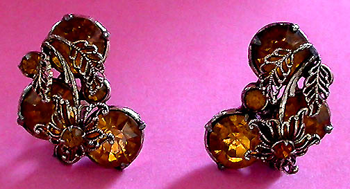 a beautiful VINTAGE COSTUME ESTATE ANTIQUE JEWELRY EARRINGS unsigned