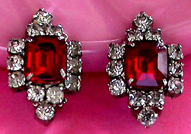 a beautiful VINTAGE COSTUME ESTATE ANTIQUE JEWELRY EARRINGS unsigned