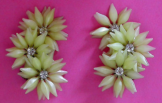 a beautiful VINTAGE COSTUME ESTATE ANTIQUE JEWELRY EARRINGS unsigned