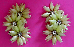 a beautiful VINTAGE COSTUME ESTATE ANTIQUE JEWELRY EARRINGS unsigned
