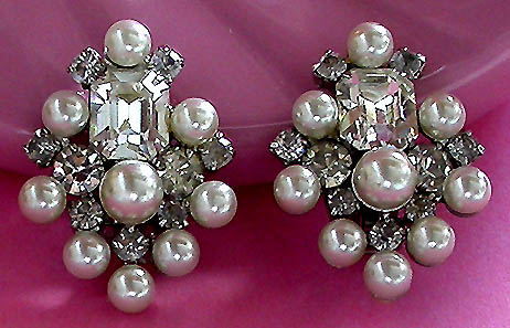a beautiful VINTAGE COSTUME ESTATE ANTIQUE JEWELRY EARRINGS unsigned