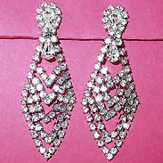 a beautiful VINTAGE COSTUME ESTATE ANTIQUE JEWELRY EARRINGS Weiss
