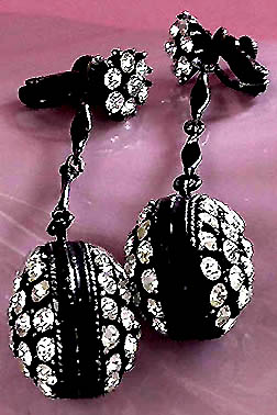 a beautiful VINTAGE COSTUME ESTATE ANTIQUE JEWELRY EARRINGS unsigned