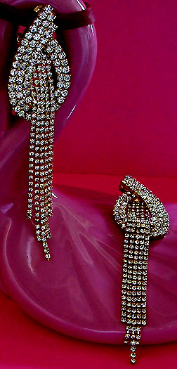 a beautiful VINTAGE COSTUME ESTATE ANTIQUE JEWELRY EARRINGS unsigned