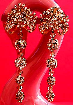 a beautiful VINTAGE COSTUME ESTATE ANTIQUE JEWELRY EARRINGS unsigned