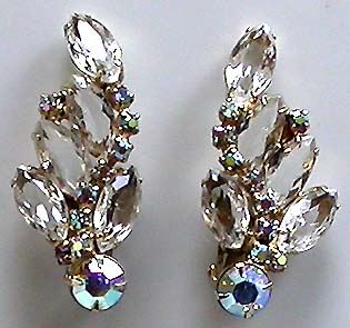 a beautiful VINTAGE COSTUME ESTATE ANTIQUE JEWELRY EARRINGS unsigned