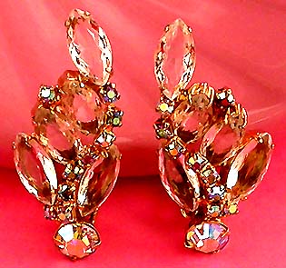 a beautiful VINTAGE COSTUME ESTATE ANTIQUE JEWELRY EARRINGS unsigned
