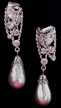 a beautiful VINTAGE COSTUME ESTATE ANTIQUE JEWELRY EARRINGS unsigned