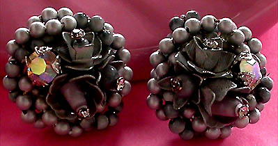 a beautiful VINTAGE COSTUME ESTATE ANTIQUE JEWELRY EARRINGS unsigned