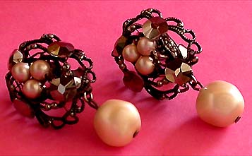 a beautiful VINTAGE COSTUME ESTATE ANTIQUE JEWELRY EARRINGS unsigned