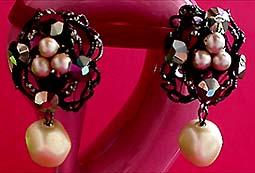 a beautiful VINTAGE COSTUME ESTATE ANTIQUE JEWELRY EARRINGS unsigned