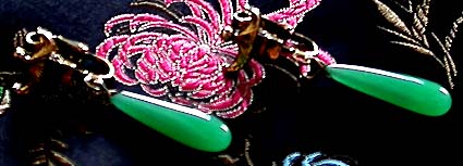 a beautiful VINTAGE COSTUME ESTATE ANTIQUE JEWELRY EARRINGS unsigned