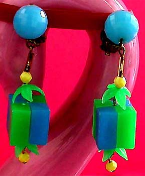 a beautiful VINTAGE COSTUME ESTATE ANTIQUE JEWELRY EARRINGS unsigned