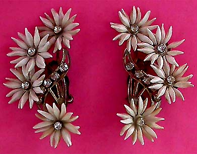 a beautiful VINTAGE COSTUME ESTATE ANTIQUE JEWELRY EARRINGS unsigned
