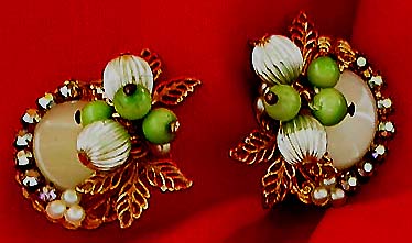 a beautiful VINTAGE COSTUME ESTATE ANTIQUE JEWELRY EARRINGS unsigned