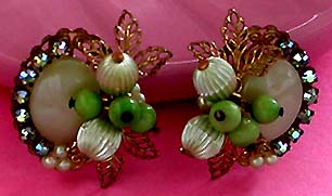 a beautiful VINTAGE COSTUME ESTATE ANTIQUE JEWELRY EARRINGS unsigned