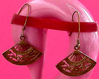a beautiful VINTAGE COSTUME ESTATE ANTIQUE JEWELRY EARRINGS unsigned