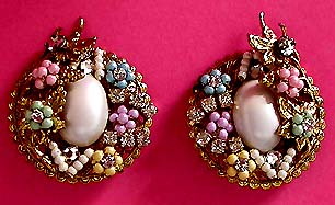 a beautiful VINTAGE COSTUME ESTATE ANTIQUE JEWELRY EARRINGS unsigned
