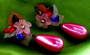 a beautiful VINTAGE COSTUME ESTATE ANTIQUE JEWELRY EARRINGS unsigned