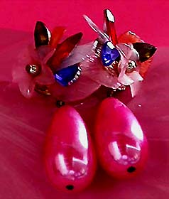 a beautiful VINTAGE COSTUME ESTATE ANTIQUE JEWELRY EARRINGS unsigned