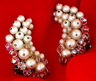 a beautiful VINTAGE COSTUME ESTATE ANTIQUE JEWELRY EARRINGS unsigned