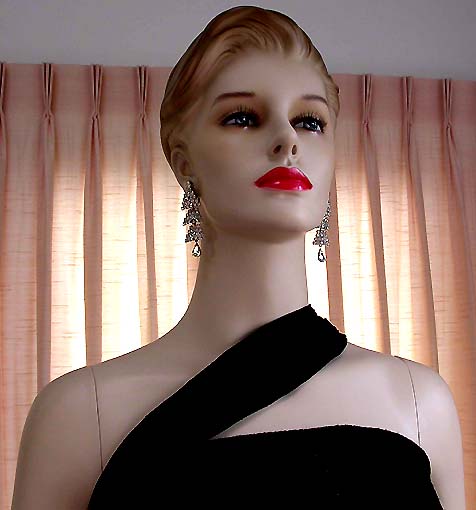 a beautiful VINTAGE COSTUME ESTATE ANTIQUE JEWELRY EARRINGS unsigned