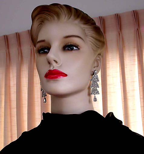 a beautiful VINTAGE COSTUME ESTATE ANTIQUE JEWELRY EARRINGS unsigned