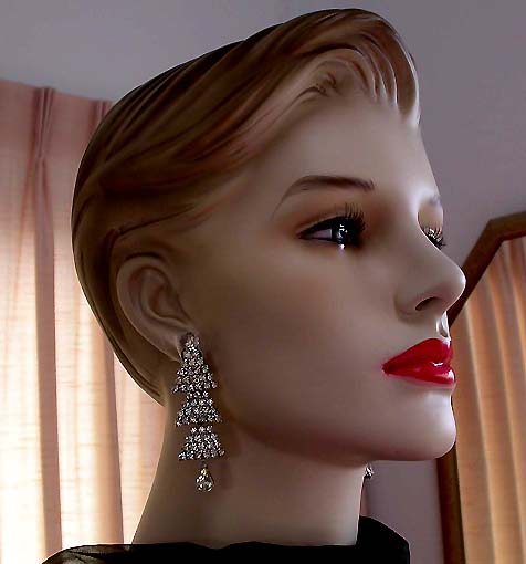 a beautiful VINTAGE COSTUME ESTATE ANTIQUE JEWELRY EARRINGS unsigned