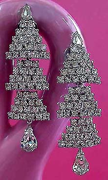 a beautiful VINTAGE COSTUME ESTATE ANTIQUE JEWELRY EARRINGS unsigned