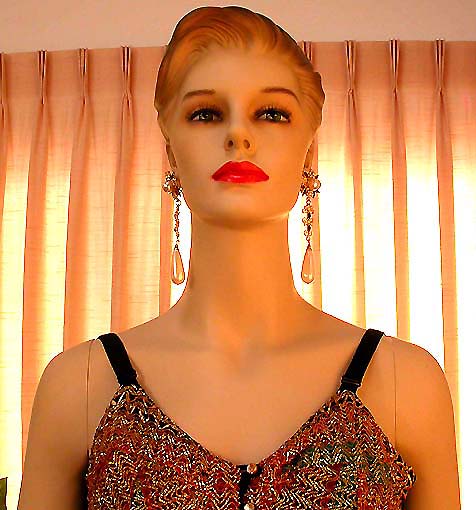 a beautiful VINTAGE COSTUME ESTATE ANTIQUE JEWELRY EARRINGS unsigned