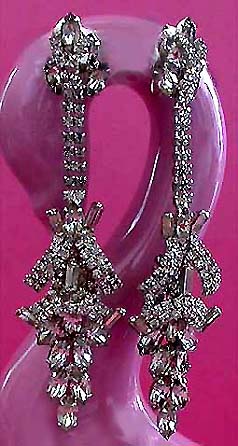 a beautiful VINTAGE COSTUME ESTATE ANTIQUE JEWELRY EARRINGS unsigned