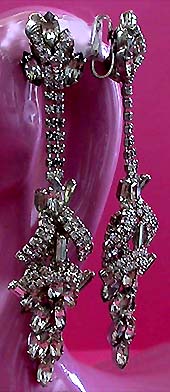 a beautiful VINTAGE COSTUME ESTATE ANTIQUE JEWELRY EARRINGS unsigned
