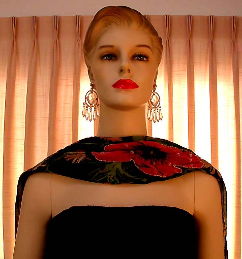 a beautiful VINTAGE COSTUME ESTATE ANTIQUE JEWELRY EARRINGS unsigned