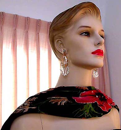 a beautiful VINTAGE COSTUME ESTATE ANTIQUE JEWELRY EARRINGS unsigned