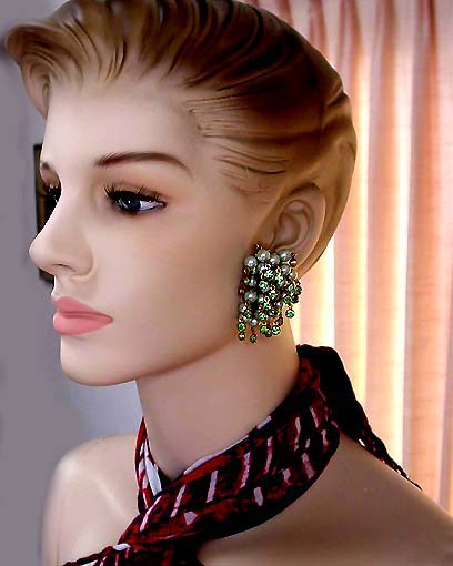 a beautiful VINTAGE COSTUME ESTATE ANTIQUE JEWELRY EARRINGS unsigned