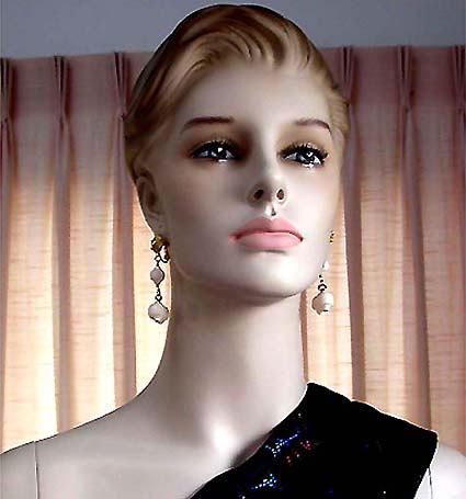 a beautiful VINTAGE COSTUME ESTATE ANTIQUE JEWELRY EARRINGS unsigned