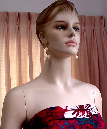 a beautiful VINTAGE COSTUME ESTATE ANTIQUE JEWELRY EARRINGS unsigned