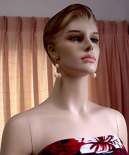 a beautiful VINTAGE COSTUME ESTATE ANTIQUE JEWELRY EARRINGS unsigned