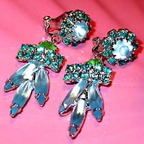 a beautiful VINTAGE COSTUME ESTATE ANTIQUE JEWELRY EARRINGS Kramer