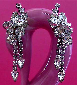 a beautiful VINTAGE COSTUME ESTATE ANTIQUE JEWELRY EARRINGS unsigned