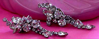 a beautiful VINTAGE COSTUME ESTATE ANTIQUE JEWELRY EARRINGS unsigned