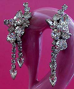 a beautiful VINTAGE COSTUME ESTATE ANTIQUE JEWELRY EARRINGS unsigned