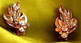 a beautiful VINTAGE COSTUME ESTATE ANTIQUE JEWELRY EARRINGS unsigned