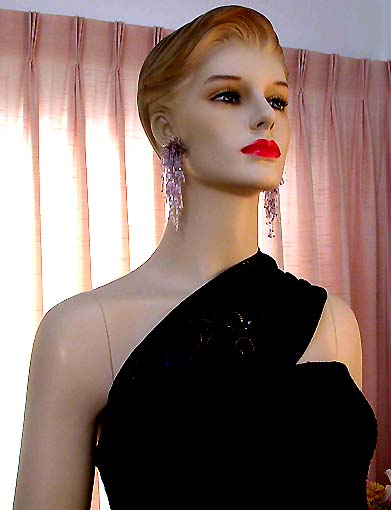 a beautiful VINTAGE COSTUME ESTATE ANTIQUE JEWELRY EARRINGS unsigned