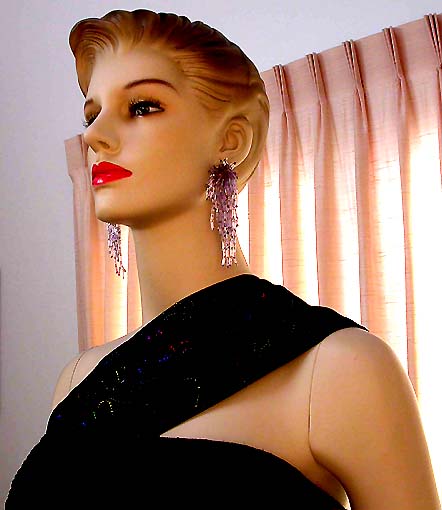 a beautiful VINTAGE COSTUME ESTATE ANTIQUE JEWELRY EARRINGS unsigned
