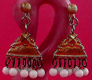 a beautiful VINTAGE COSTUME ESTATE ANTIQUE JEWELRY EARRINGS unsigned